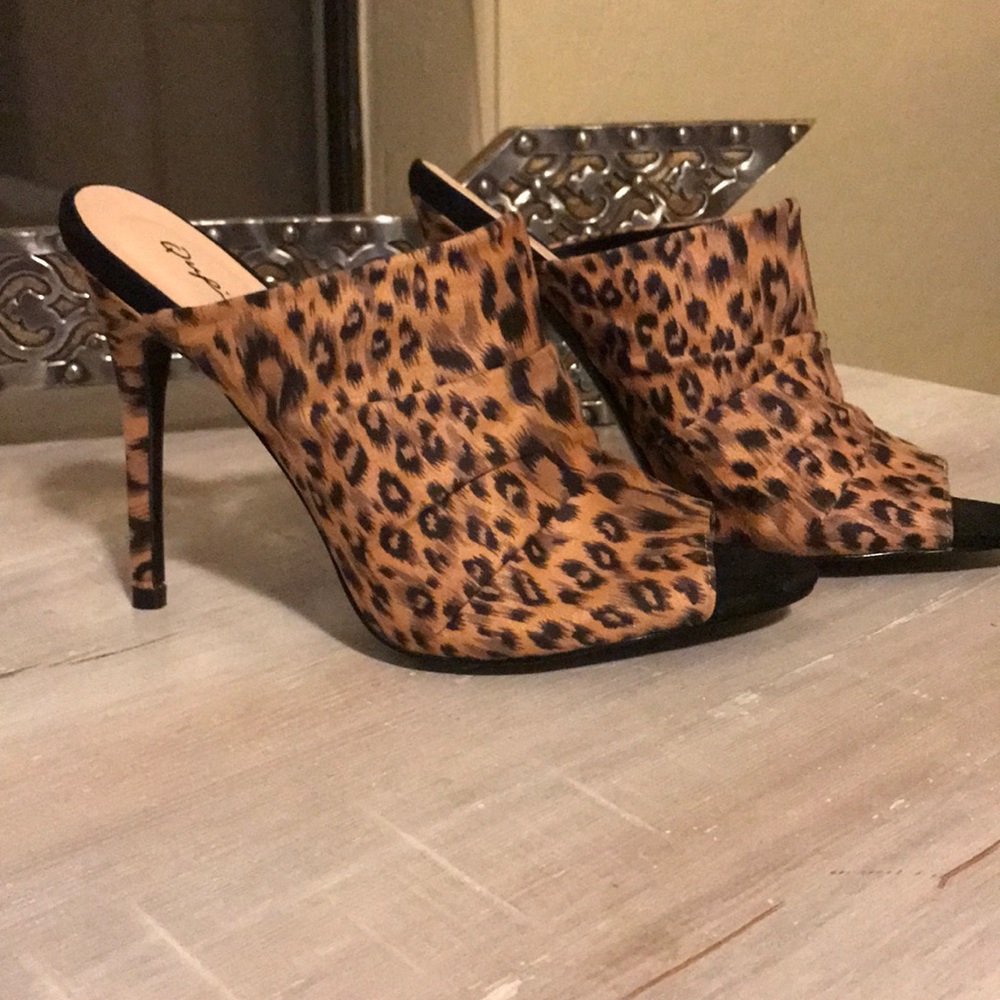 Mob wife Cheetah mules